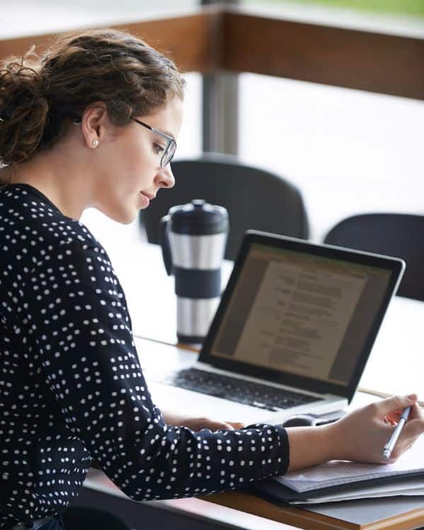 woman reviewing online community feedback to improve user experience