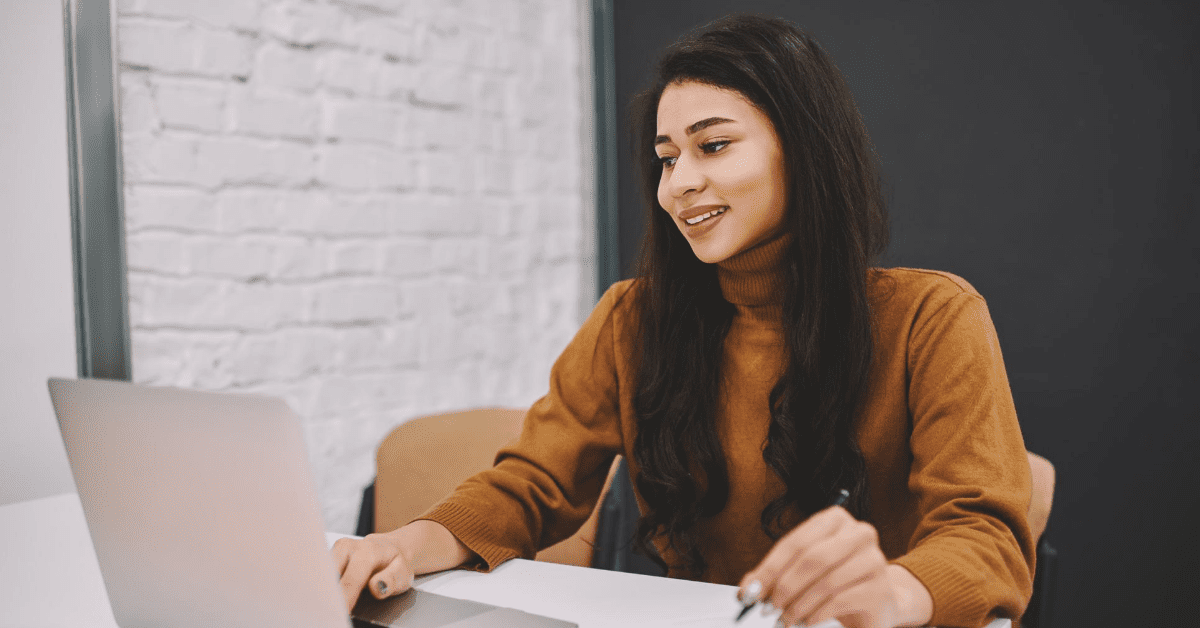 Manager planning an online community strategy